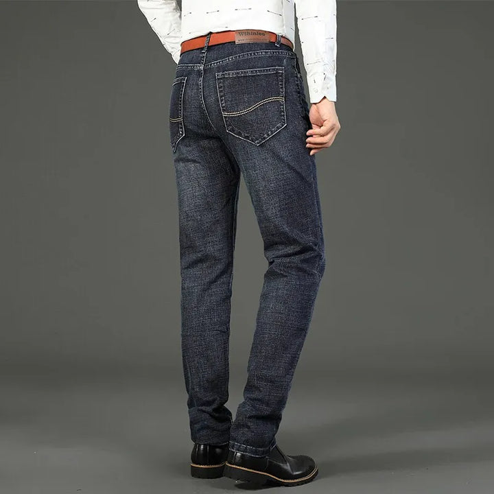 • STRAIGHT Jeans Style.